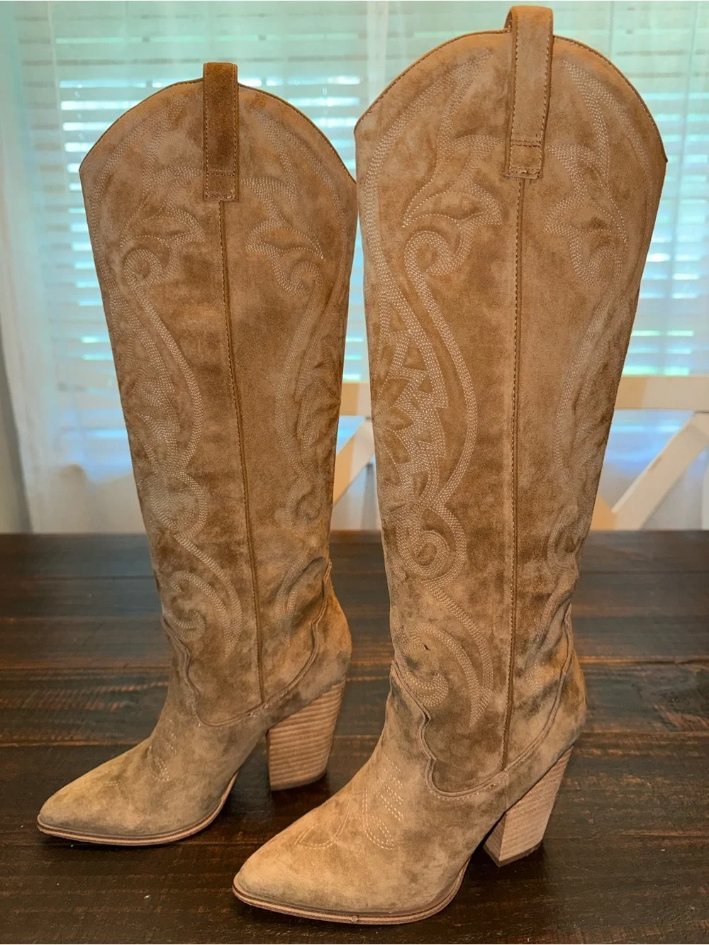 Steve Madden Lasso Chestnut Suede Boots
